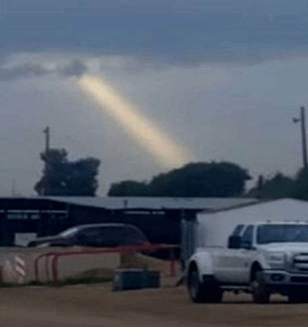 beam of light, meteor, UFO, UFOs, sighting, sightings, alien, aliens, ET, rainbow, boat, pool, 2018, news, time travel, sunset, orb, levetating, levetate, blur, rosette, nasa, cloak, invisible, mars,2.png